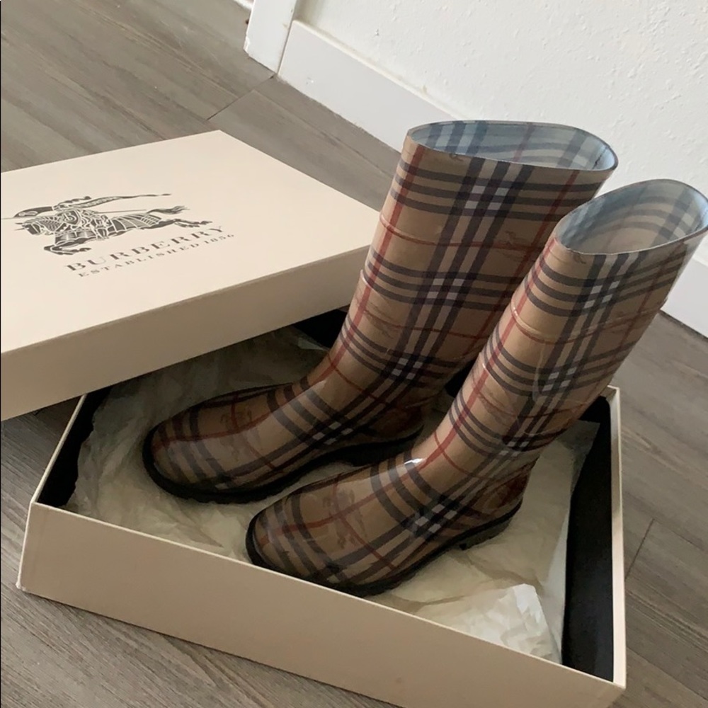 Burberry snow/rain boots